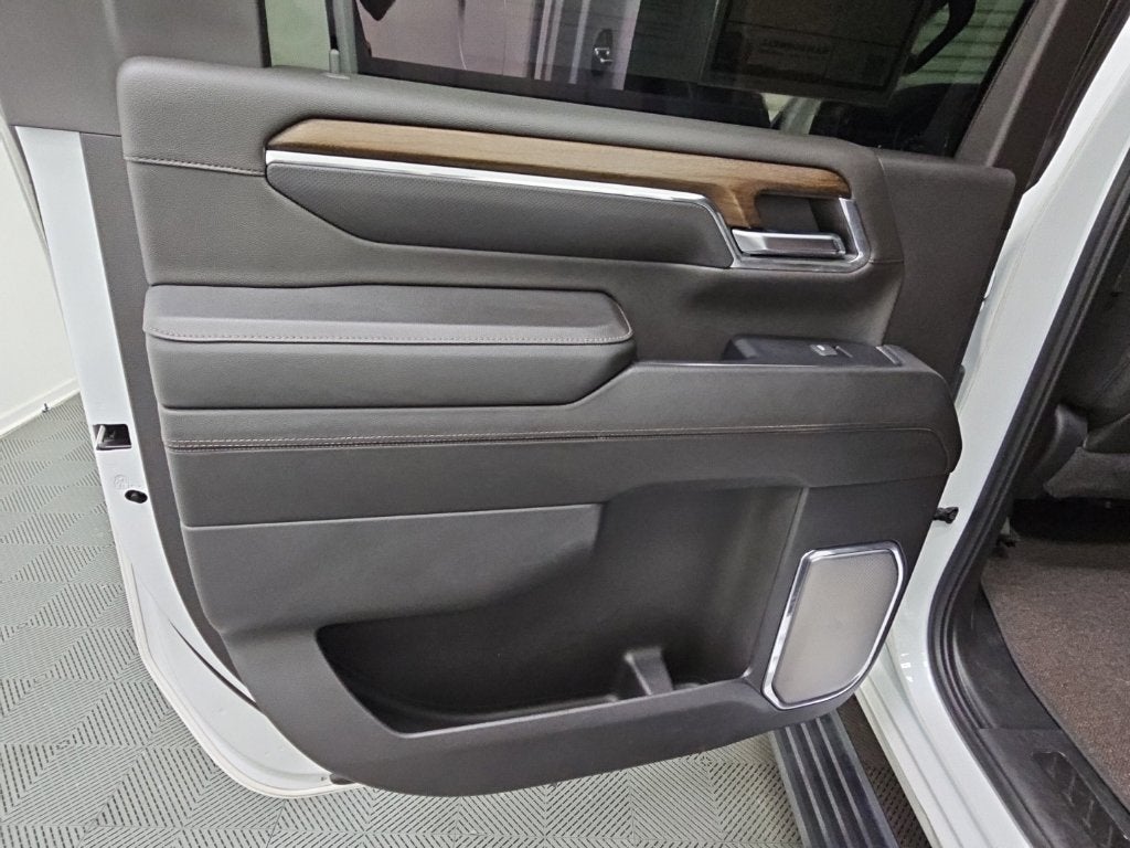 2024 Chevrolet Silverado 3500HD High Country - Photo 36
