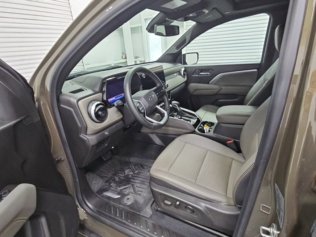 2025 Chevrolet Colorado ZR2 - Photo 11
