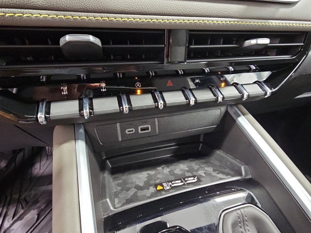 2025 Chevrolet Colorado ZR2 - Photo 21