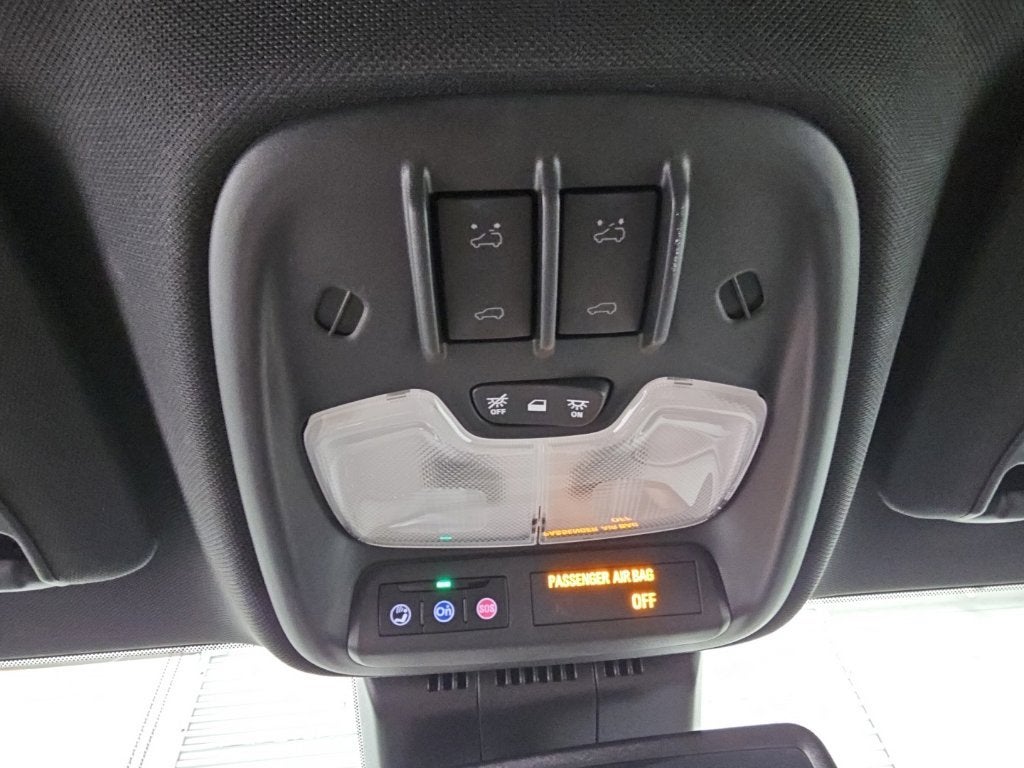 2025 Chevrolet Colorado ZR2 - Photo 24