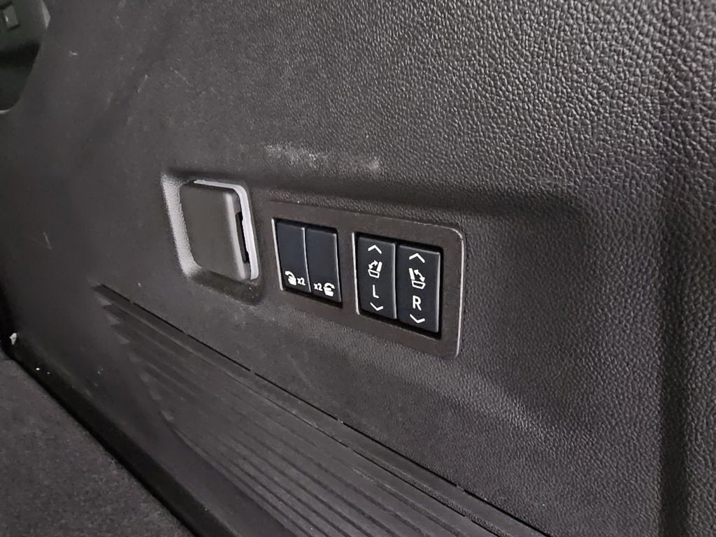 2025 GMC Yukon XL AT4