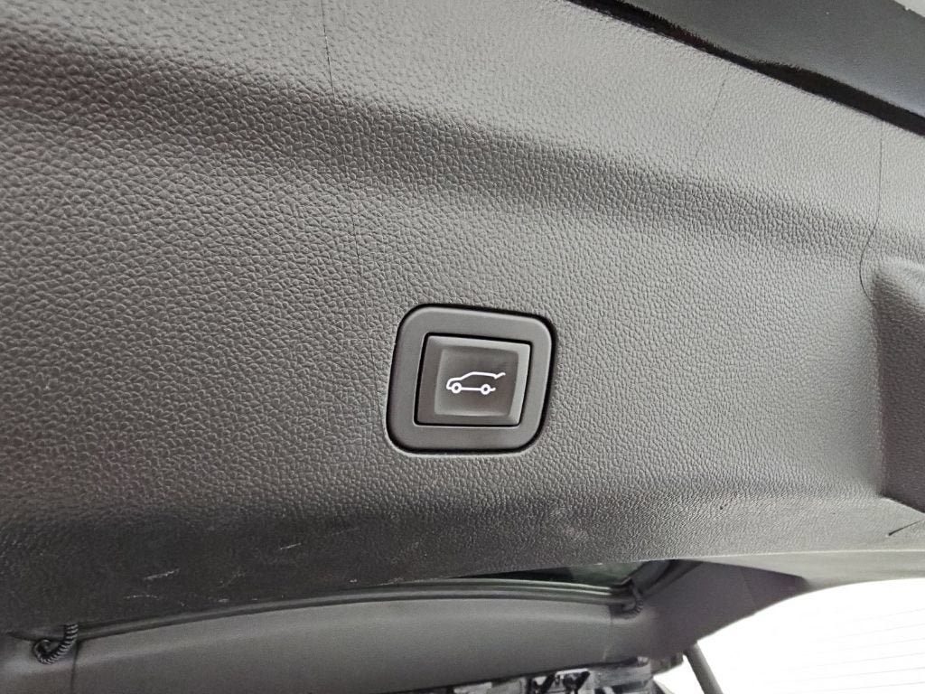 2025 GMC Yukon XL AT4