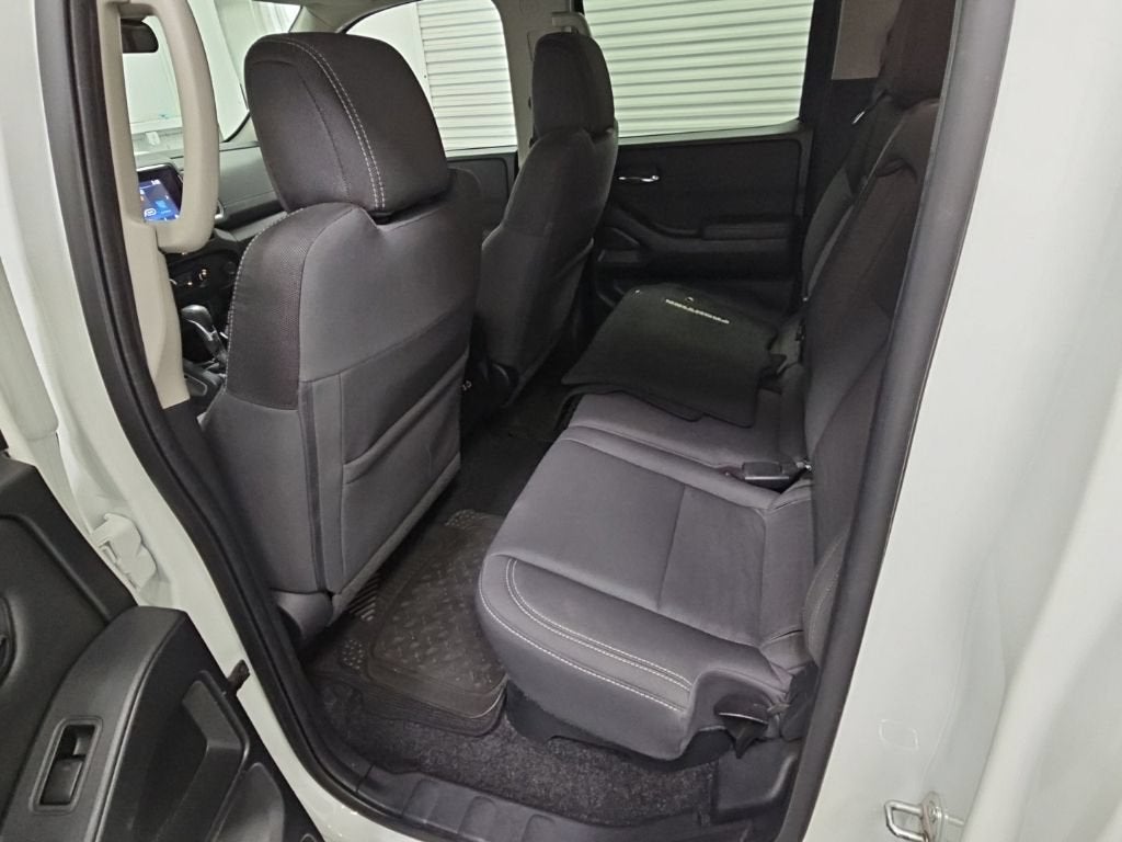 2022 Nissan Frontier Crew Cab SV 4x2