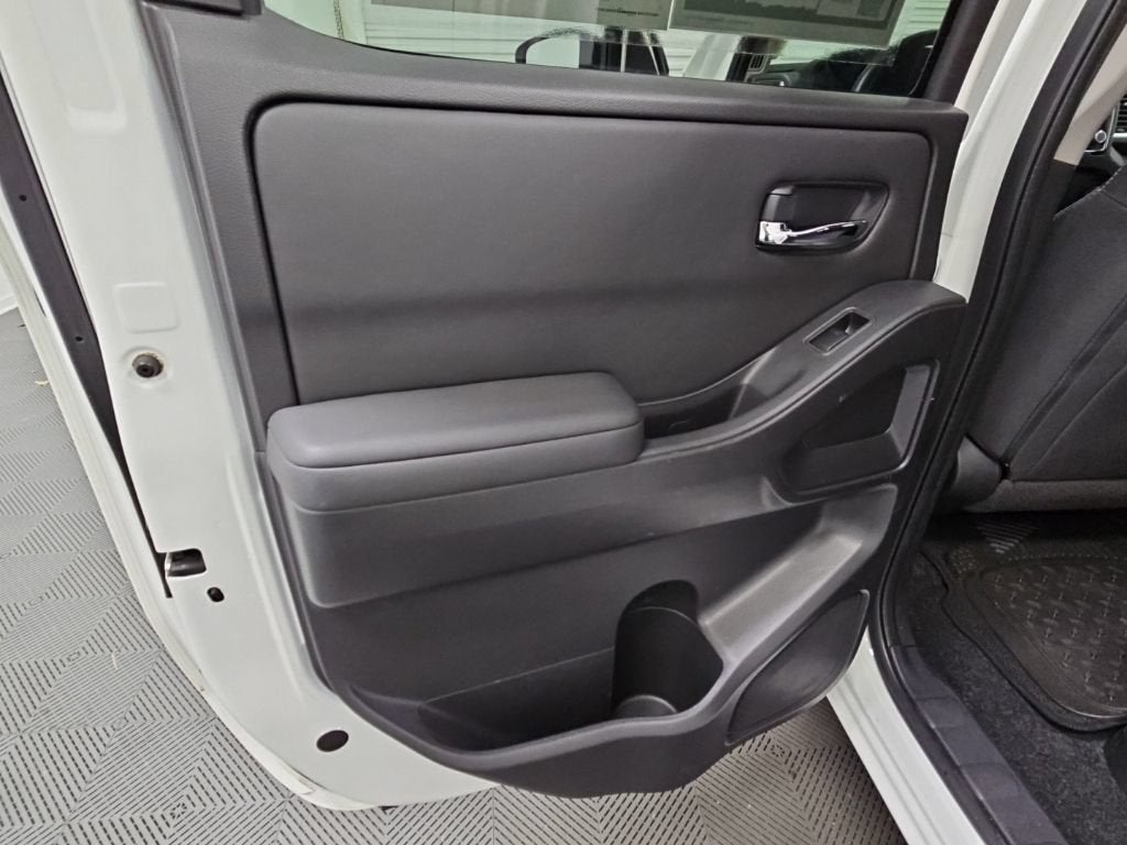 2022 Nissan Frontier Crew Cab SV 4x2