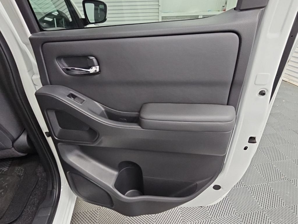 2022 Nissan Frontier Crew Cab SV 4x2