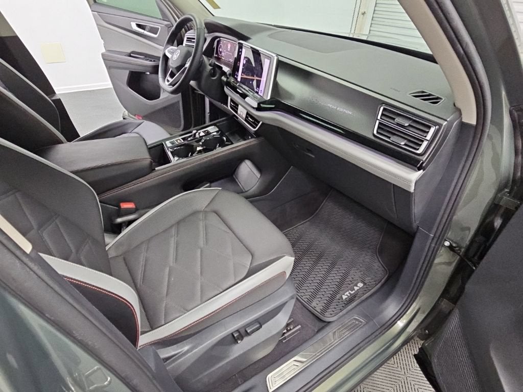 2024 Volkswagen Atlas 2.0T Peak Edition SEL