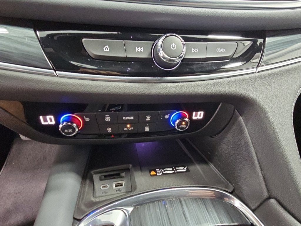 2023 Buick Enclave Essence