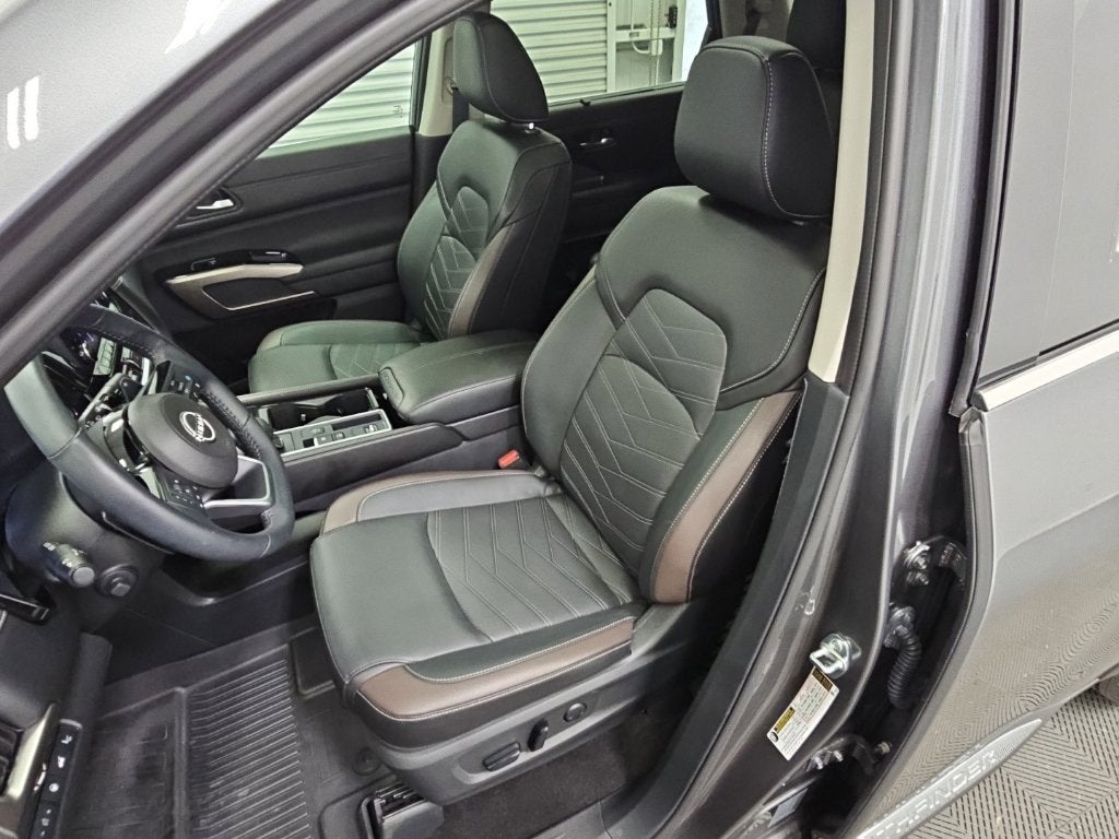 2024 Nissan Pathfinder Platinum FWD