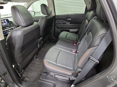 2024 Nissan Pathfinder Platinum FWD