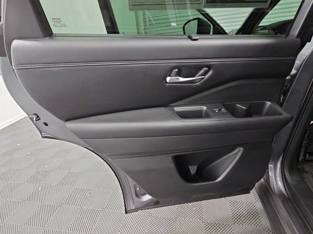 2024 Nissan Pathfinder Platinum FWD