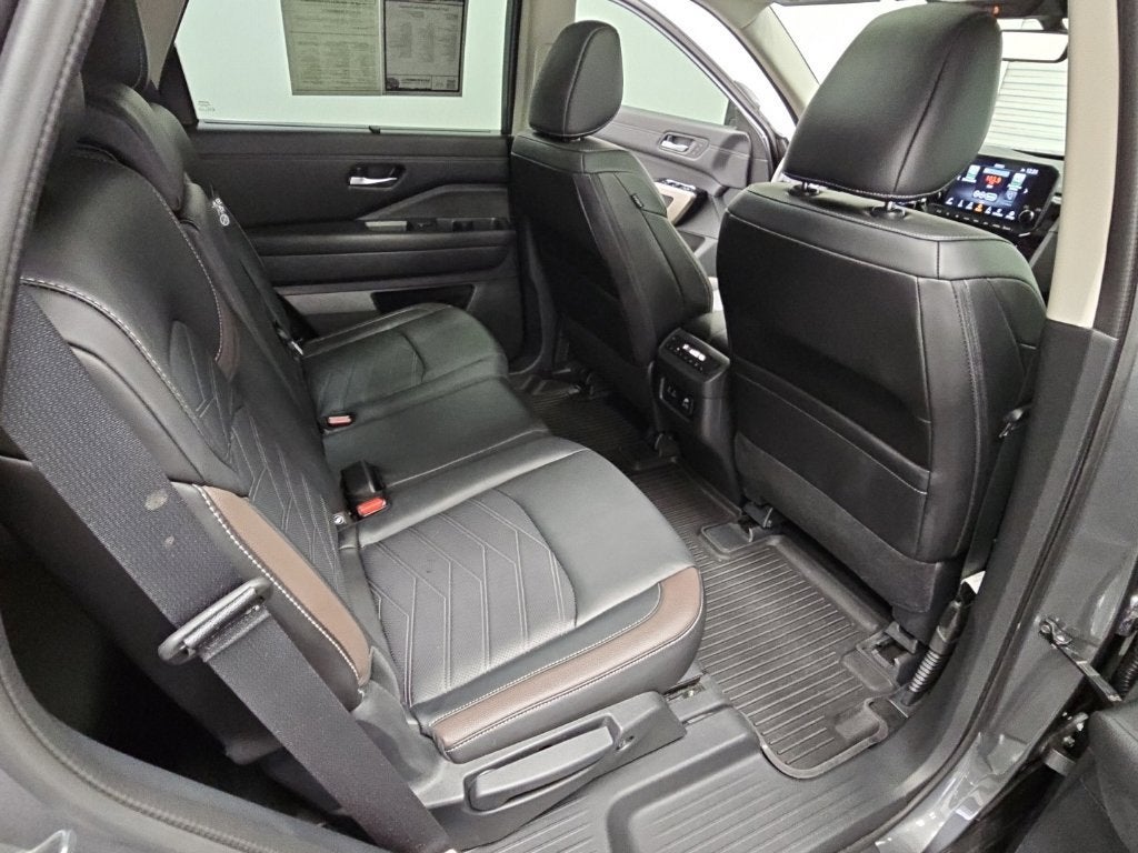 2024 Nissan Pathfinder Platinum FWD