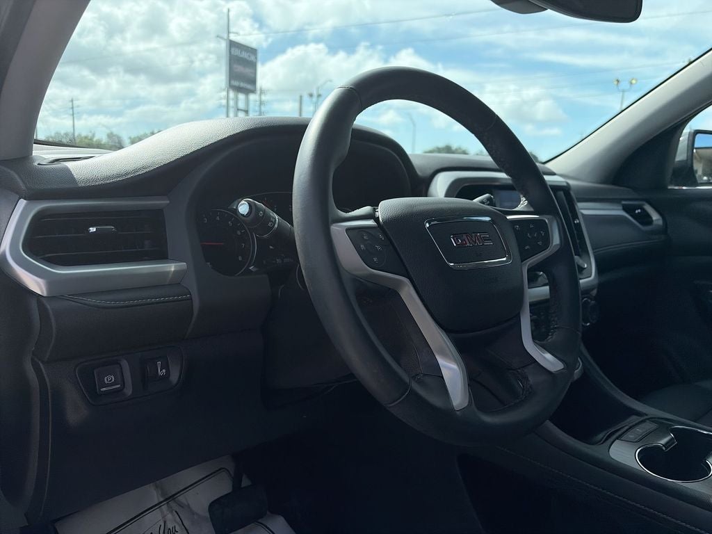 2023 GMC Acadia SLT