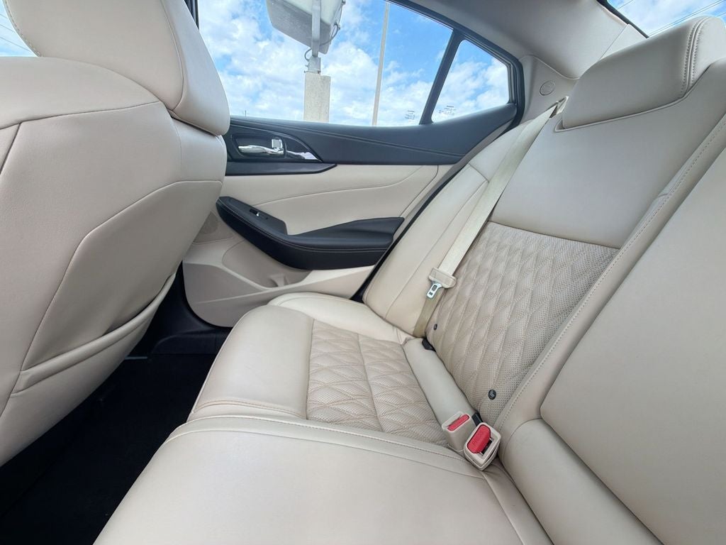 2023 Nissan Maxima Platinum