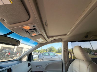 2014 Toyota Sienna XLE 8 Passenger
