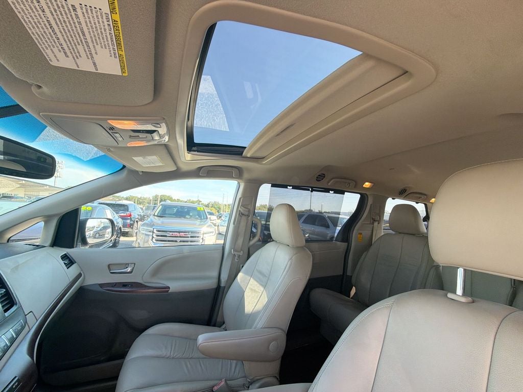 2014 Toyota Sienna XLE 8 Passenger