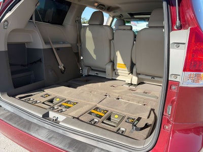 2014 Toyota Sienna XLE 8 Passenger