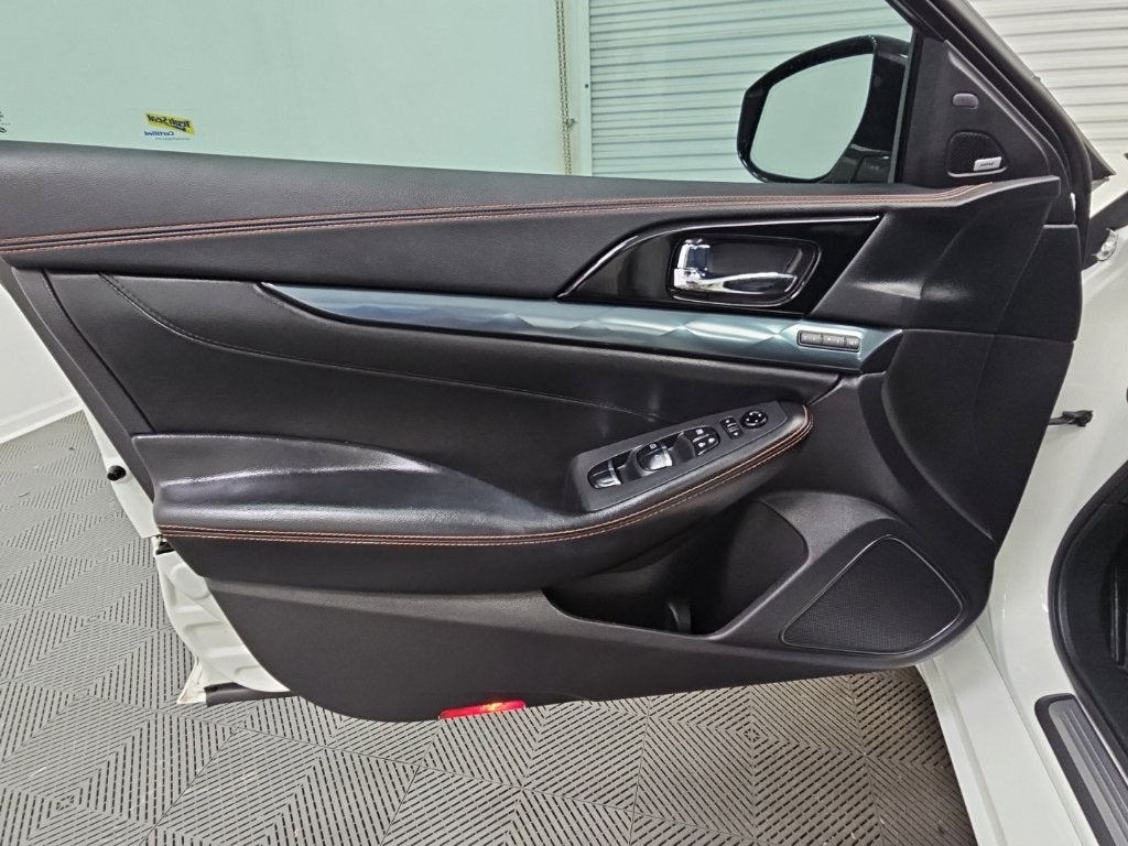2023 Nissan Maxima SR