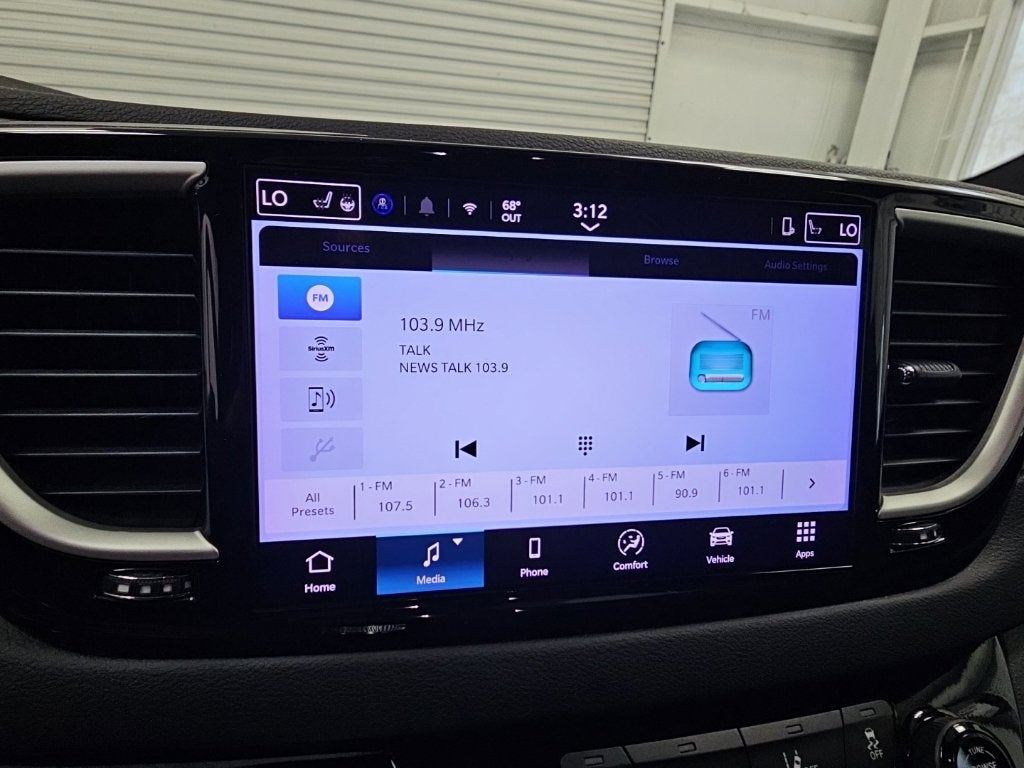 2025 Chrysler Pacifica Select
