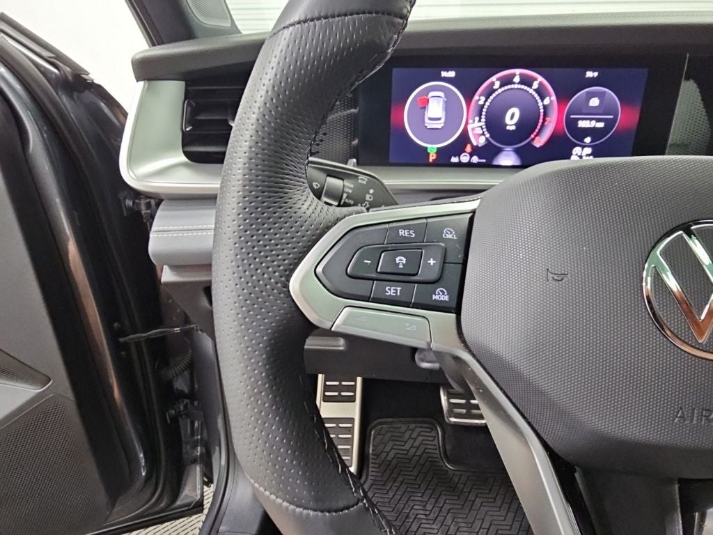 2025 Volkswagen Tiguan 2.0T SE R-Line Black