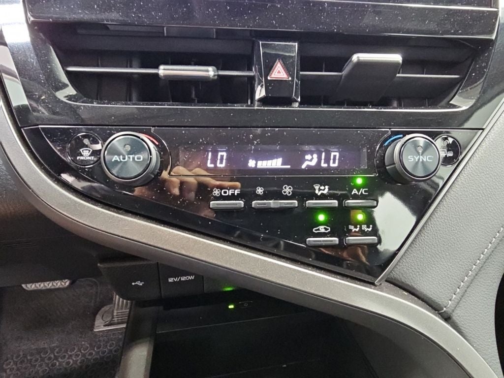 2022 Toyota Camry Hybrid XLE