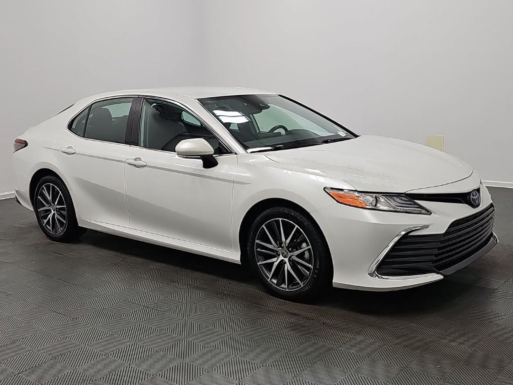 2022 Toyota Camry Hybrid XLE