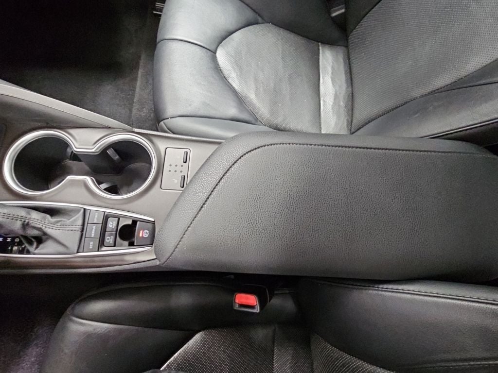2022 Toyota Camry Hybrid XLE