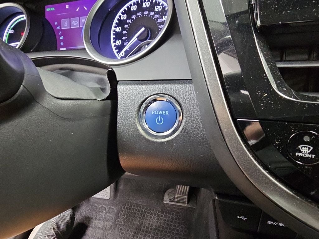 2022 Toyota Camry Hybrid XLE