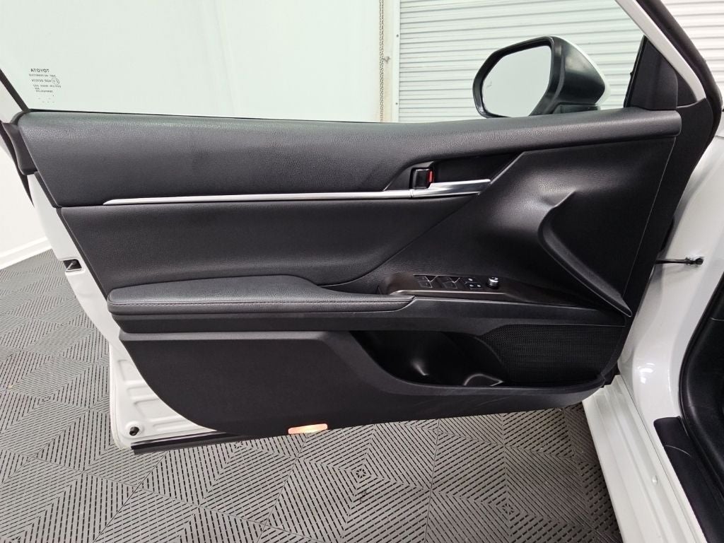 2022 Toyota Camry Hybrid XLE