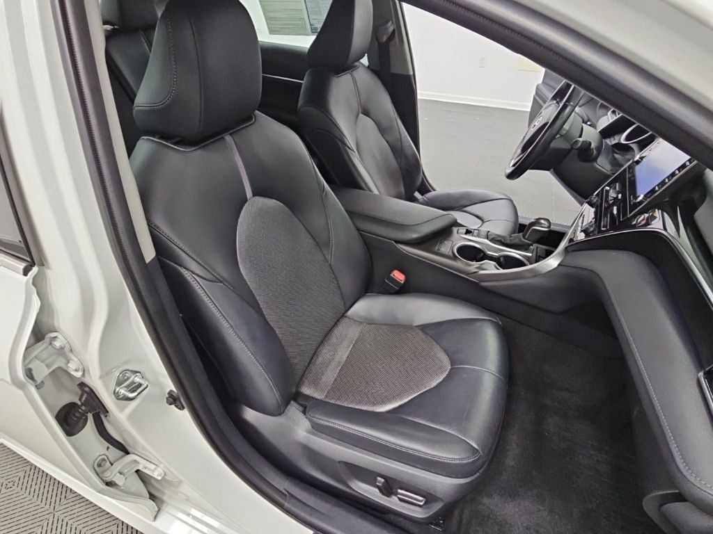 2022 Toyota Camry Hybrid XLE