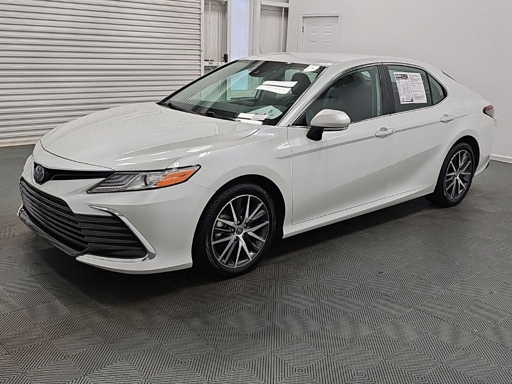 2022 Toyota Camry Hybrid XLE