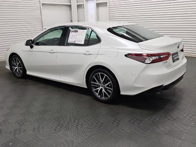 2022 Toyota Camry Hybrid XLE