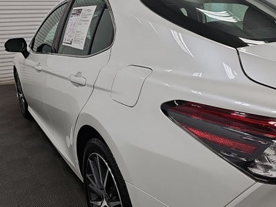 2022 Toyota Camry Hybrid XLE