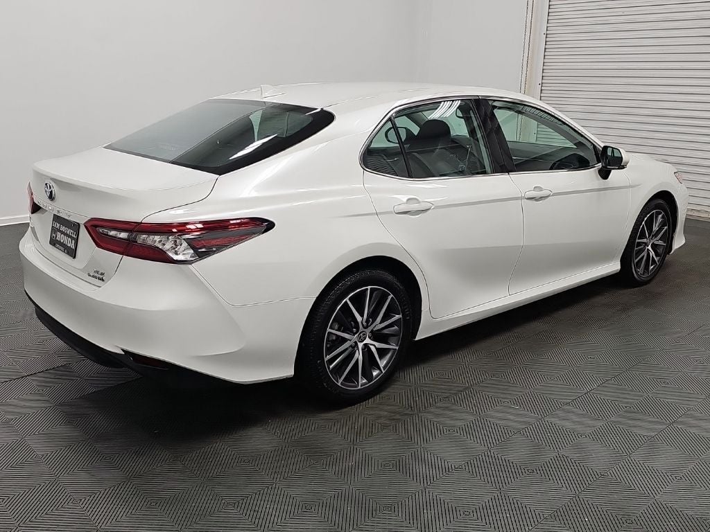2022 Toyota Camry Hybrid XLE
