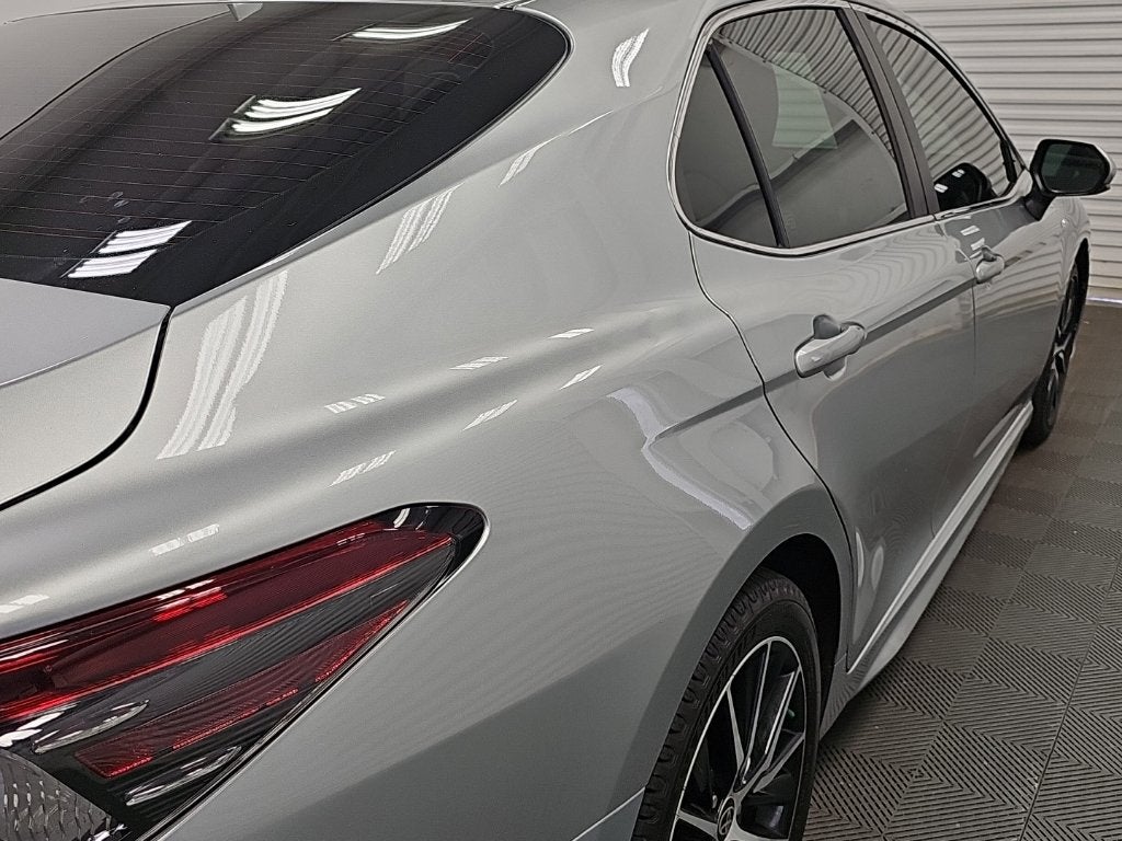 2021 Toyota Camry Hybrid SE
