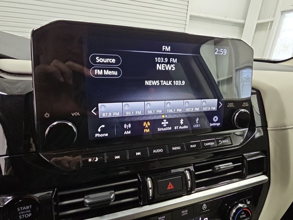 2025 Nissan Pathfinder SL