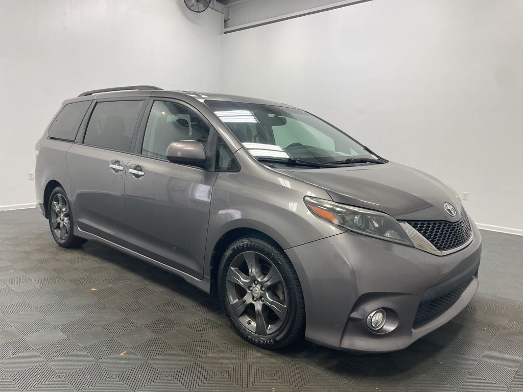 2015 Toyota Sienna SE 8 Passenger