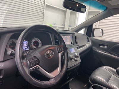 2015 Toyota Sienna SE 8 Passenger