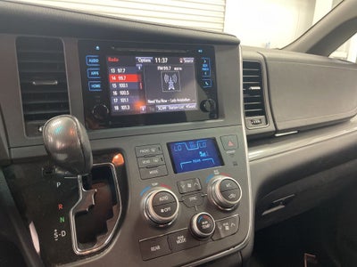 2015 Toyota Sienna SE 8 Passenger