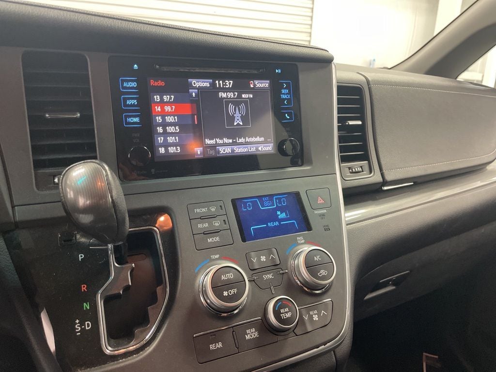 2015 Toyota Sienna SE 8 Passenger