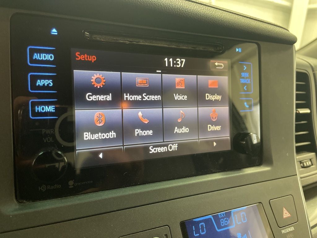 2015 Toyota Sienna SE 8 Passenger