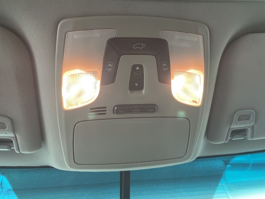 2015 Toyota Sienna SE 8 Passenger