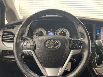 2015 Toyota Sienna SE 8 Passenger