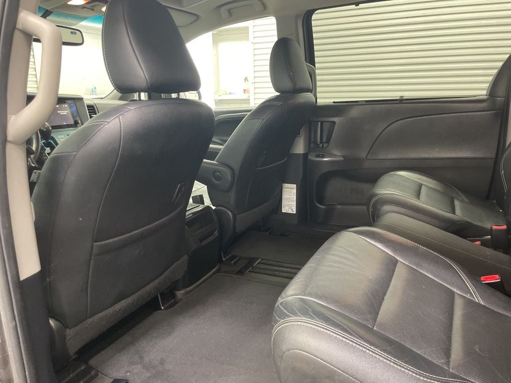 2015 Toyota Sienna SE 8 Passenger