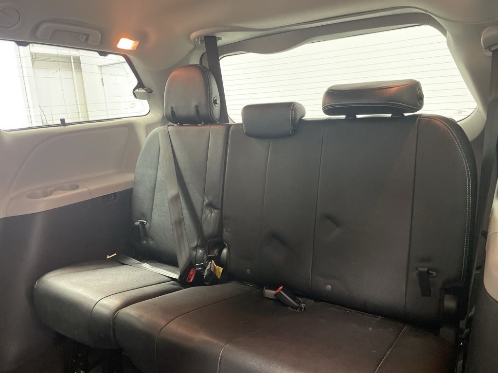 2015 Toyota Sienna SE 8 Passenger
