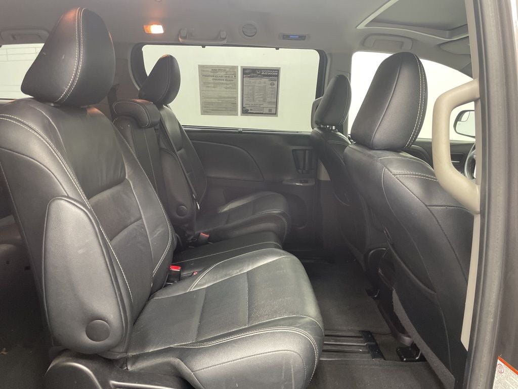2015 Toyota Sienna SE 8 Passenger
