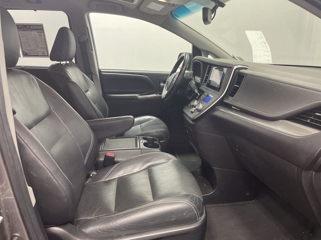 2015 Toyota Sienna SE 8 Passenger