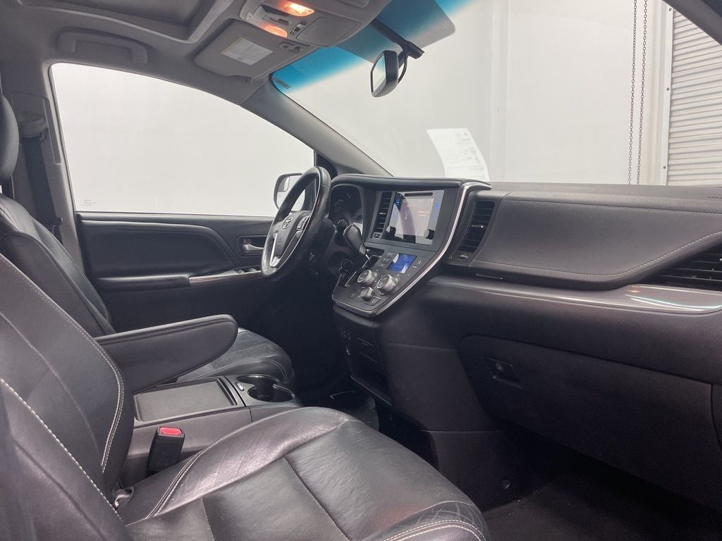2015 Toyota Sienna SE 8 Passenger