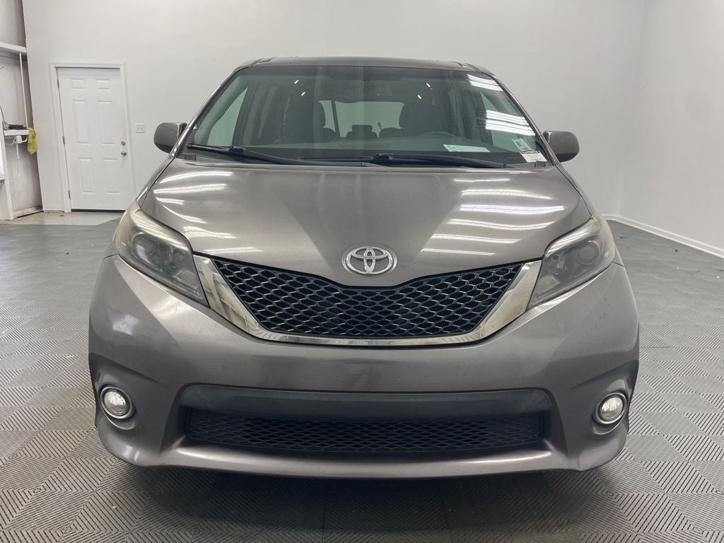 2015 Toyota Sienna SE 8 Passenger