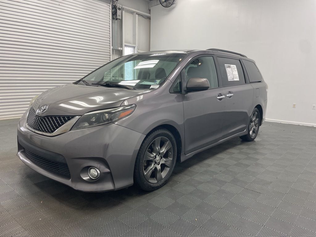 2015 Toyota Sienna SE 8 Passenger