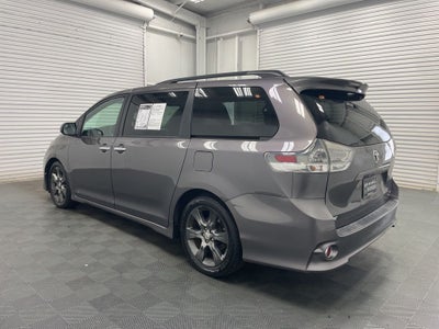 2015 Toyota Sienna SE 8 Passenger